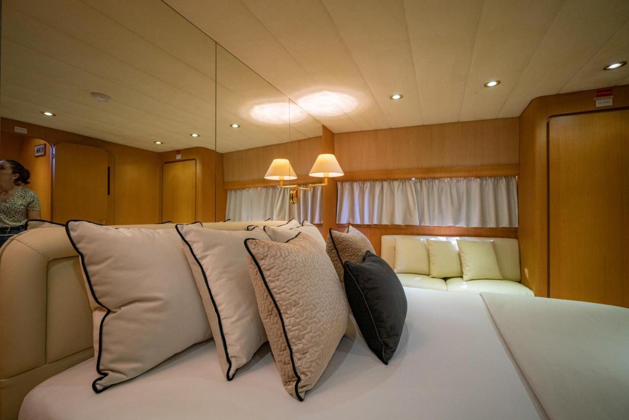 Ace Six Premier Hotel en barco