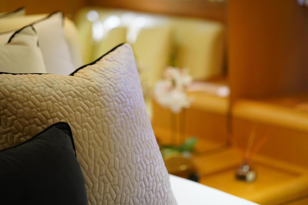 Ace Six Premier Hotel en barco Oporto