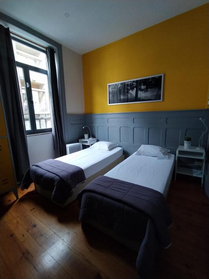 By Doors Hostal