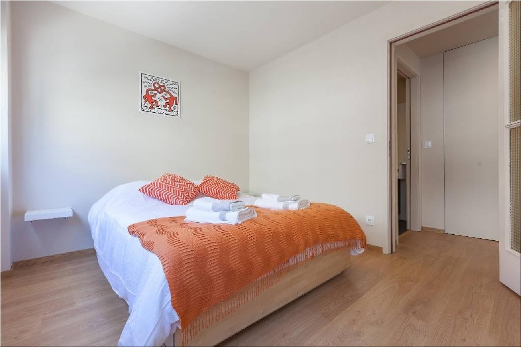 Guestready- Picaria Orange