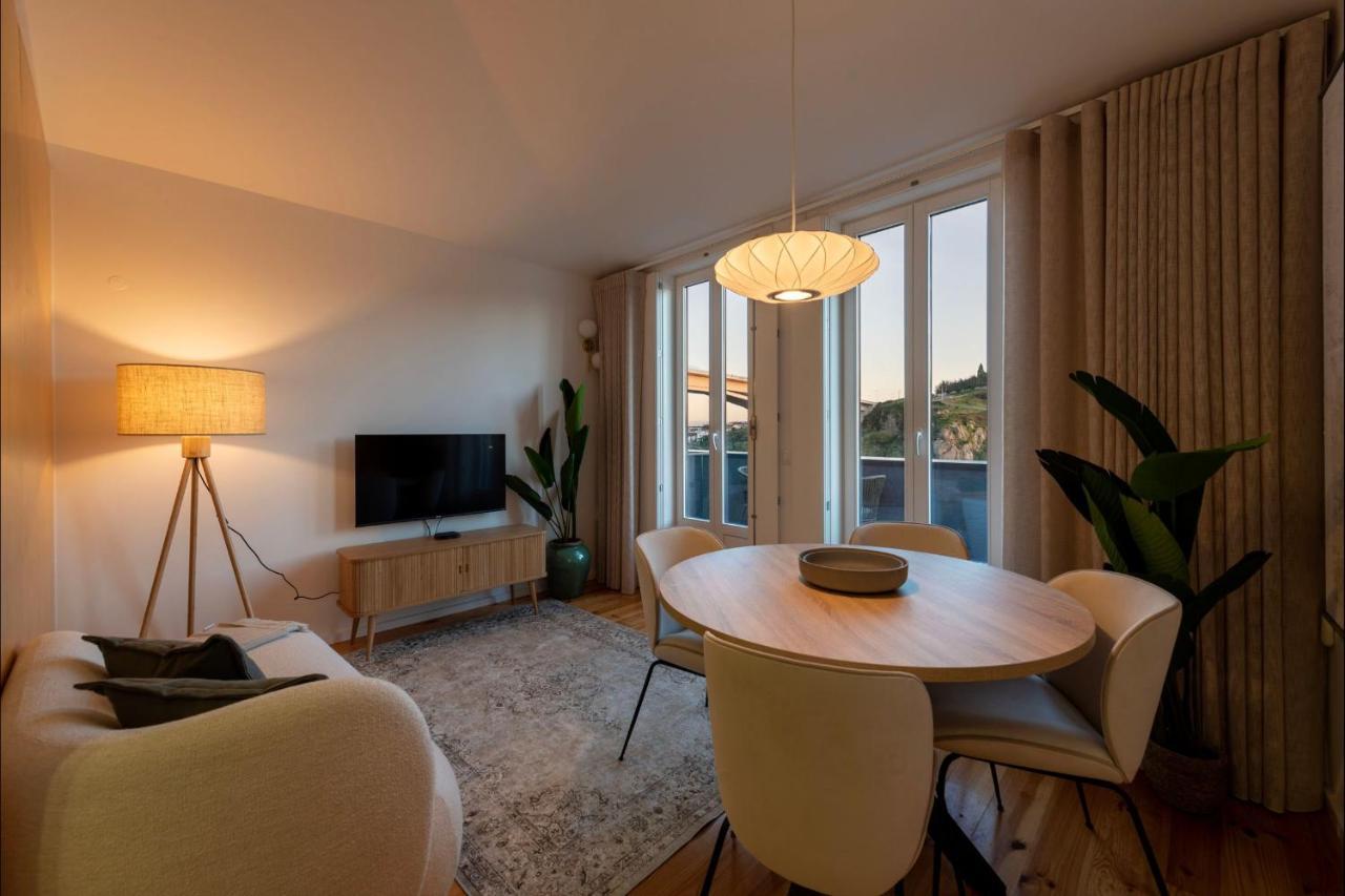 Unique T2 W/ View Of The River By Lovelystay Oporto