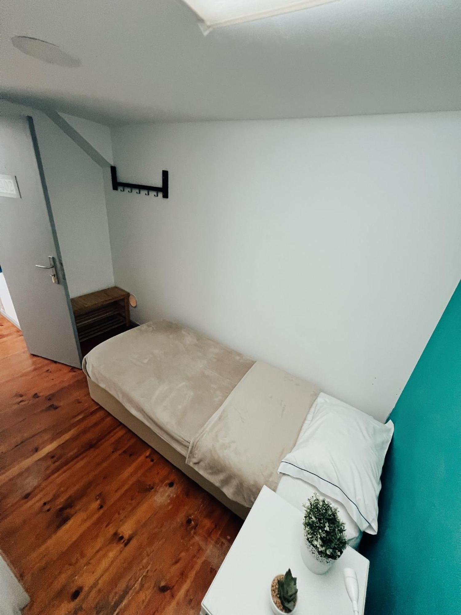 By Doors Hostal Oporto