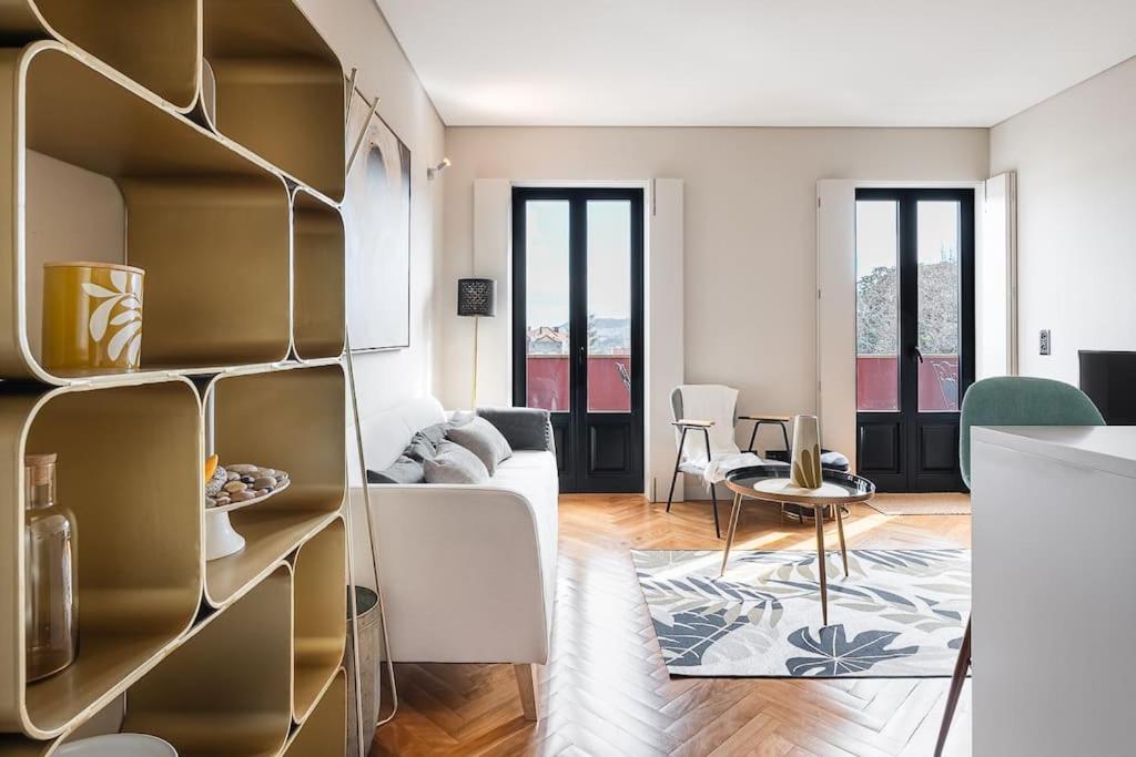 Elegant Duplex In Downtown *