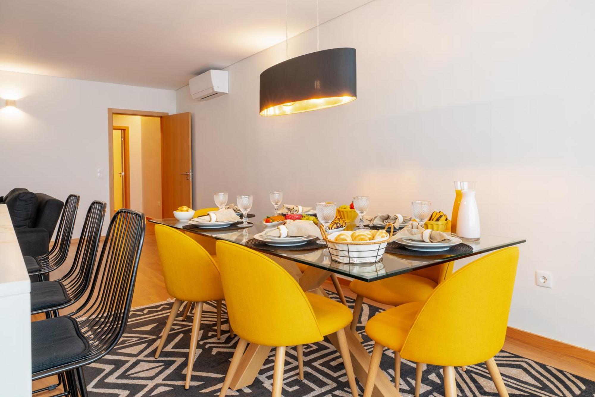 Sophisticated Modern Flat - Ace Location