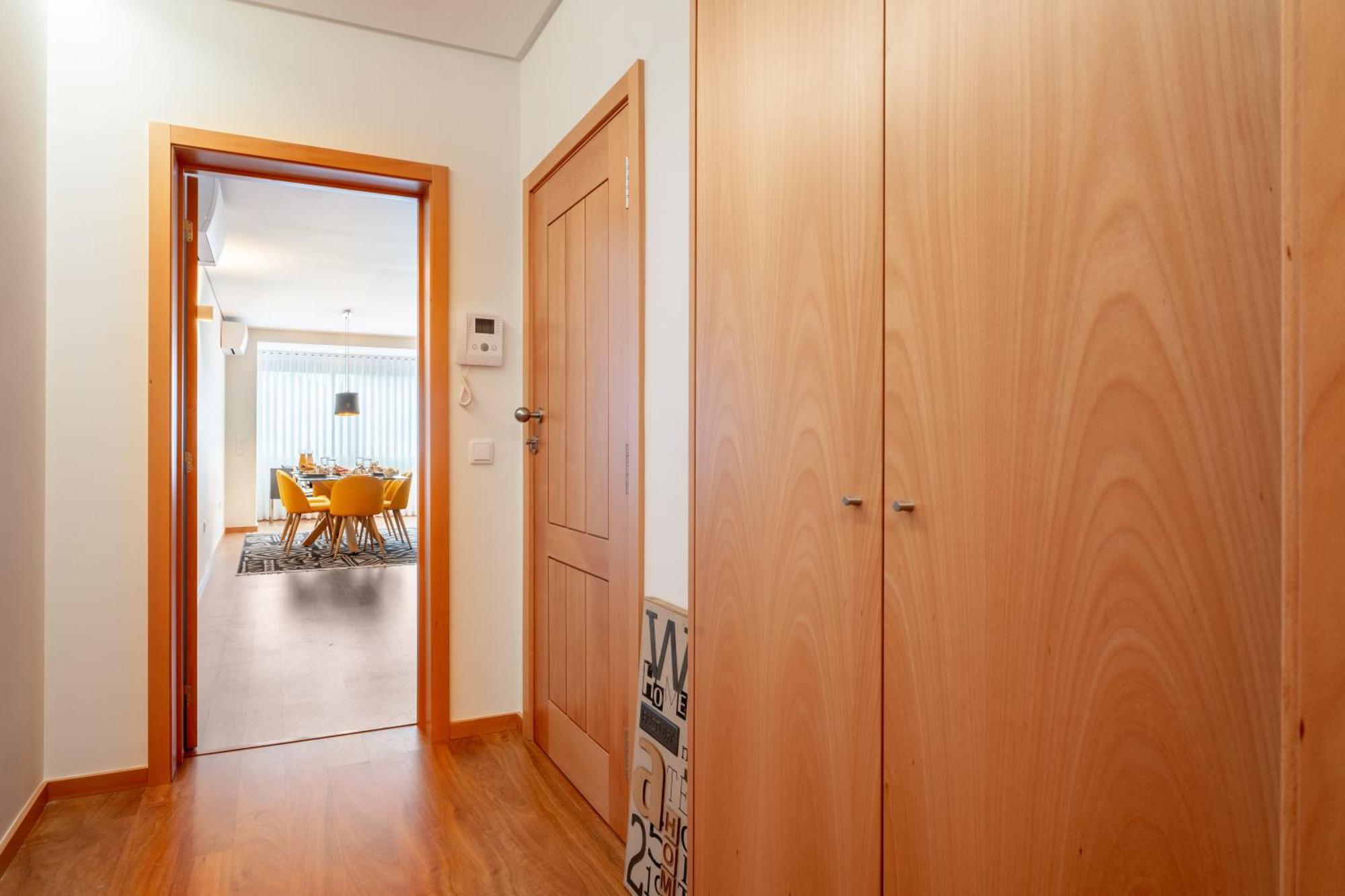 Sophisticated Modern Flat - Ace Location
