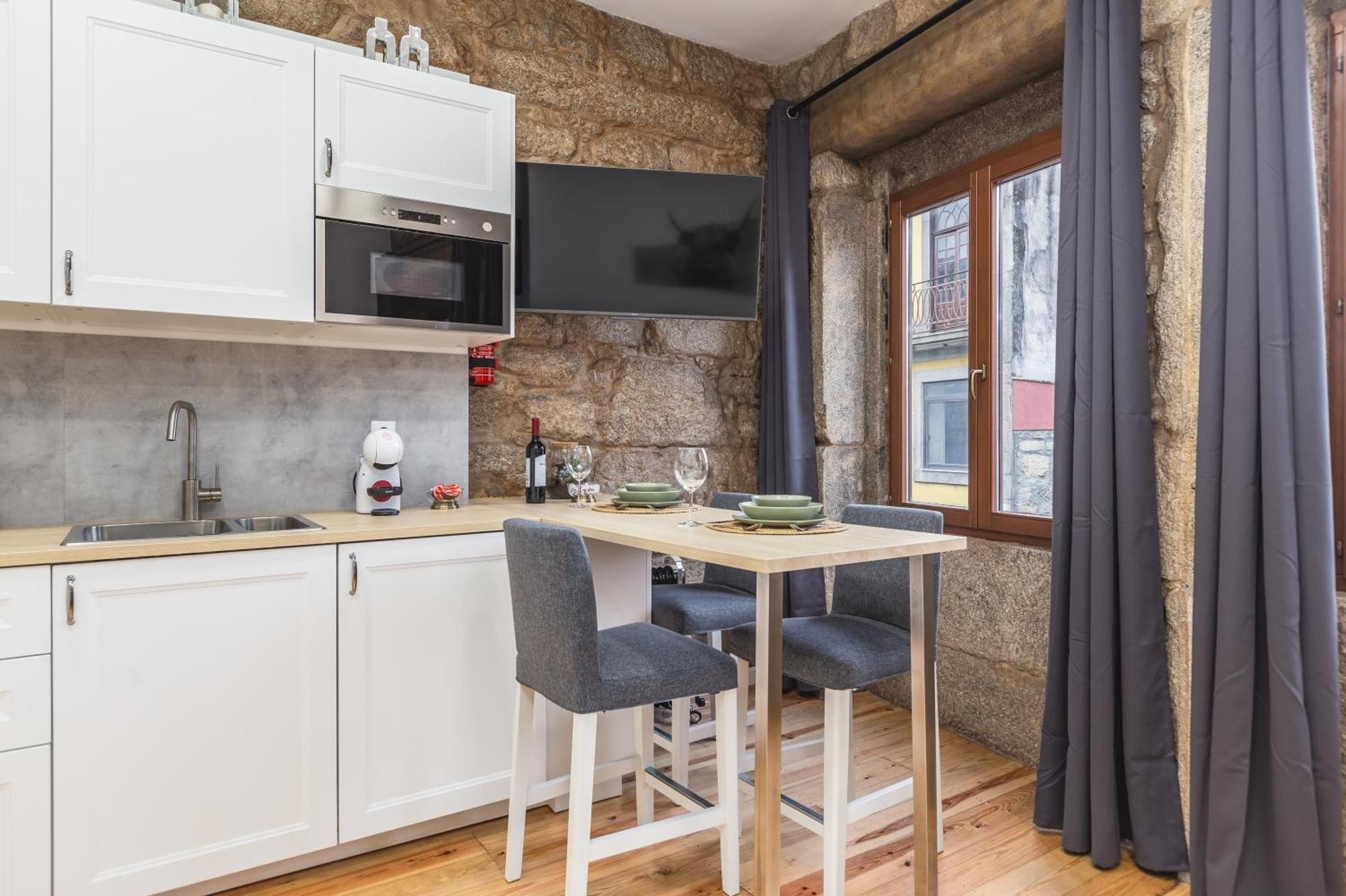 Charming With Rooftop In Oporto