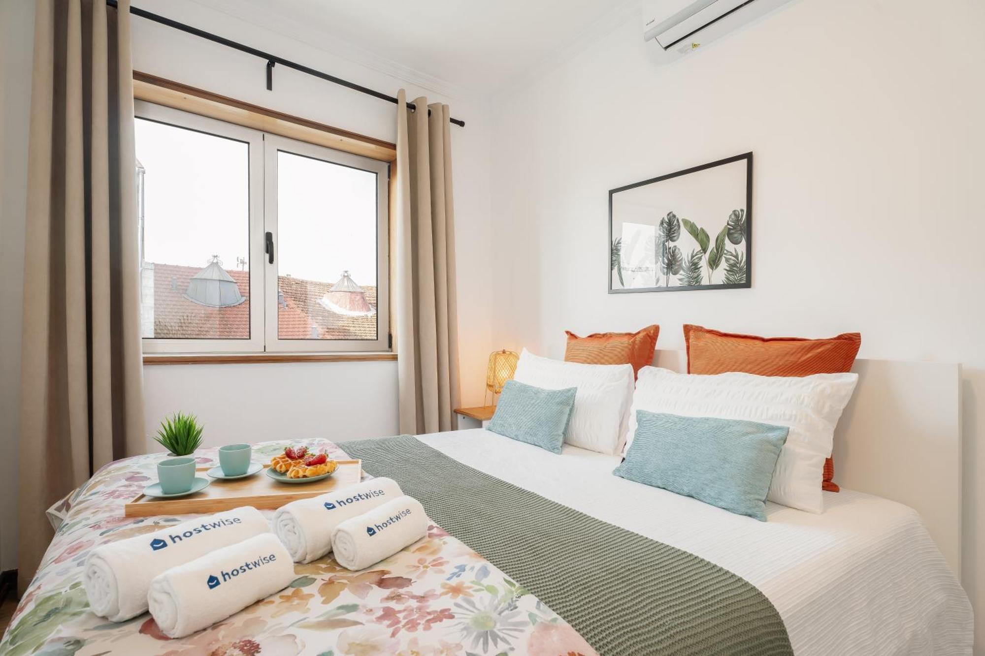 Stylish Modern Flat W/ Balcony! Apartamento