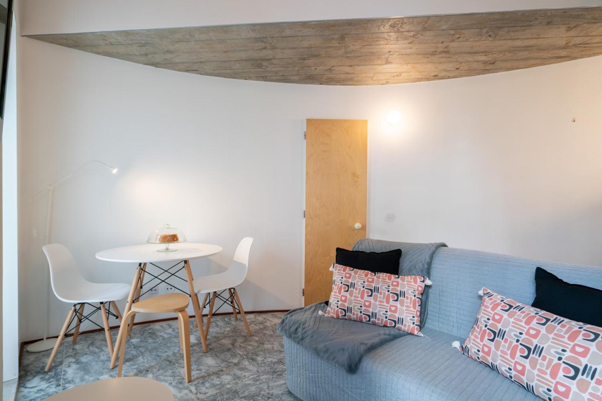 Apartamento Host Wise - Quiet Colourful House - Garden *