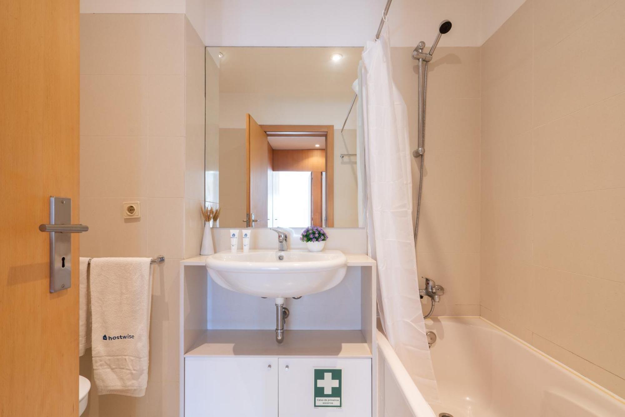 Host Wise - Comfy Charming Flat W Netflix - Ace Location Apartamento Porto