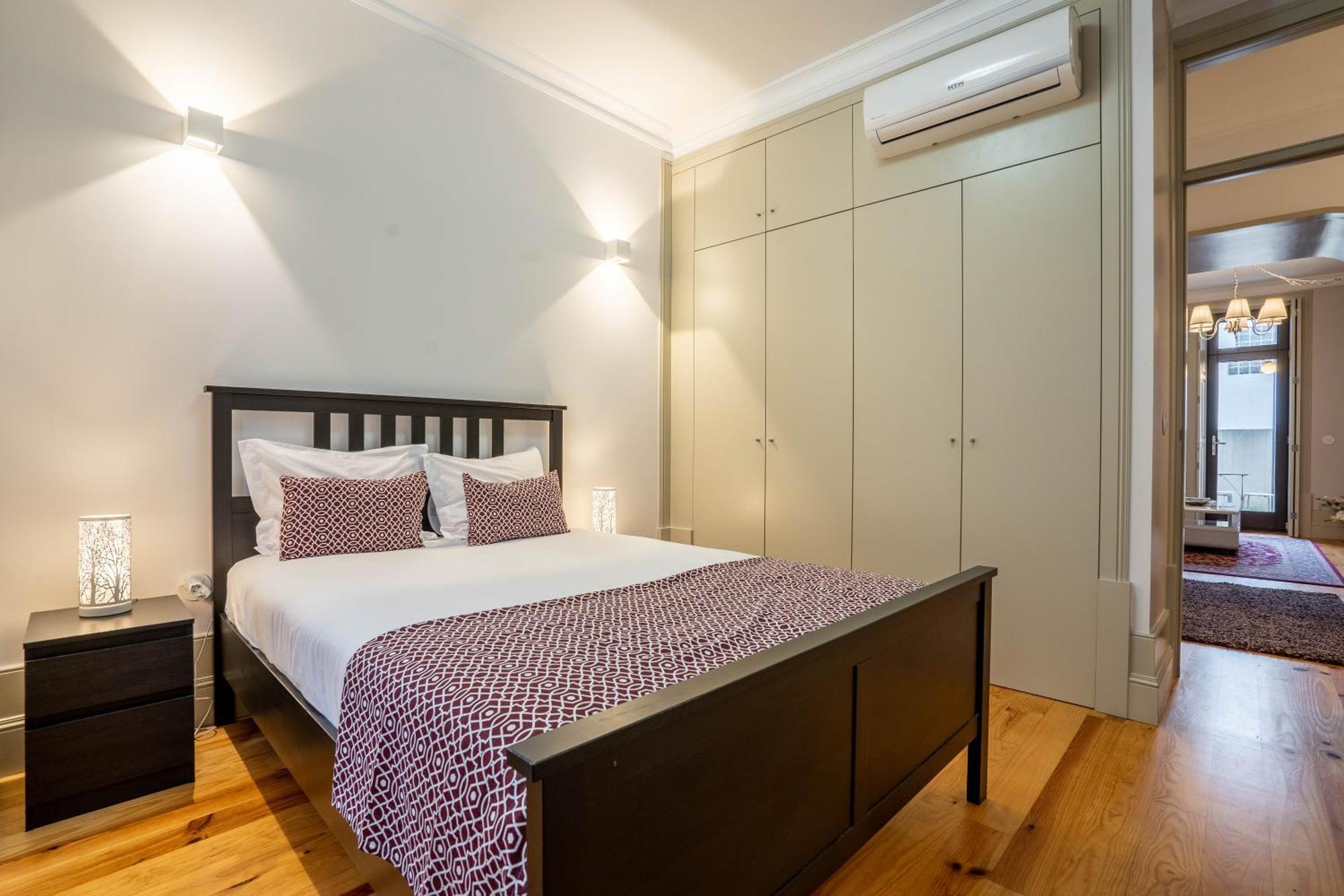 Unique: 1br W/ Private Patio By Lovelystay Porto