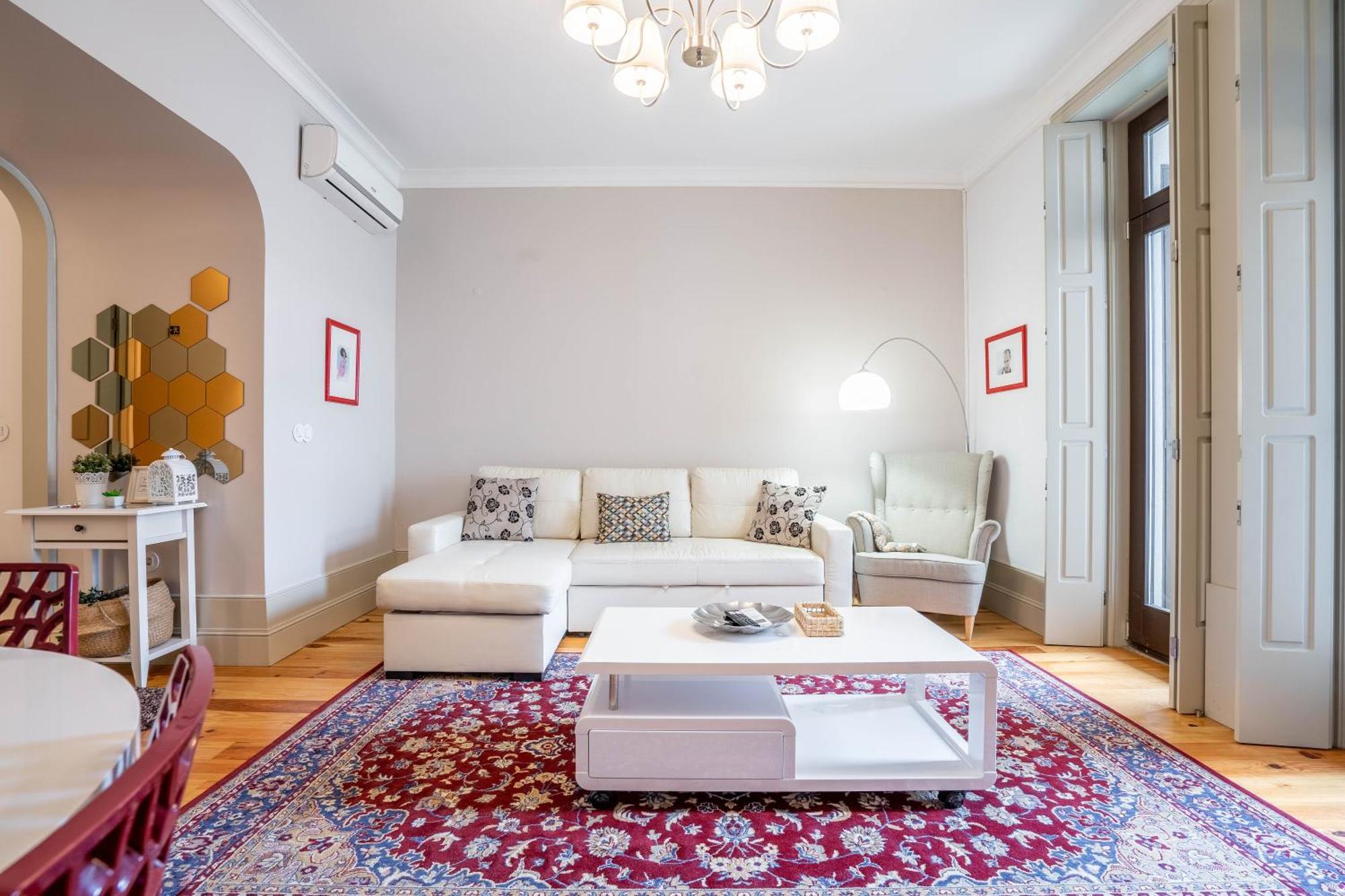 Unique: 1br W/ Private Patio By Lovelystay * Oporto