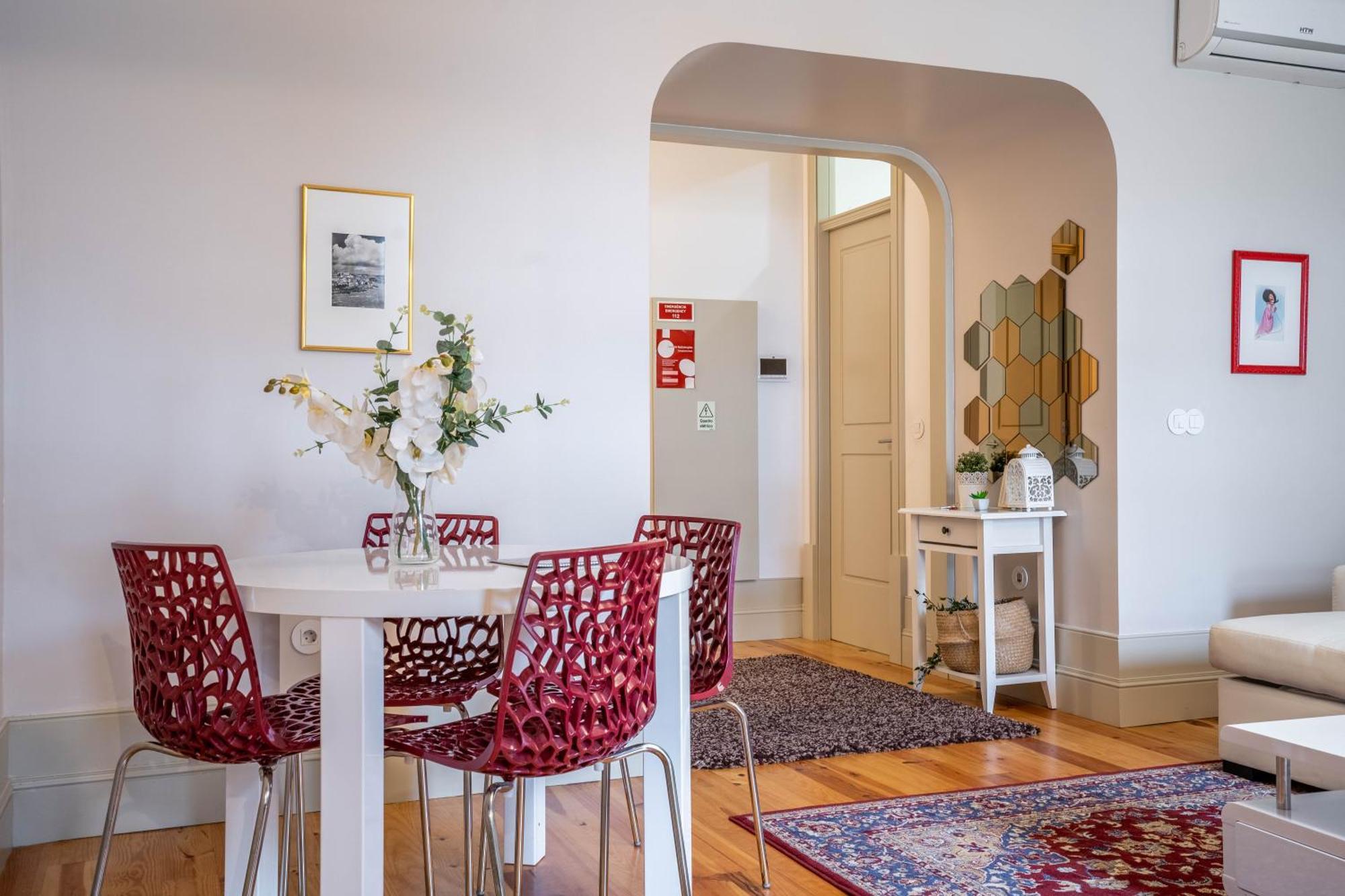 Unique: 1br W/ Private Patio By Lovelystay * Oporto