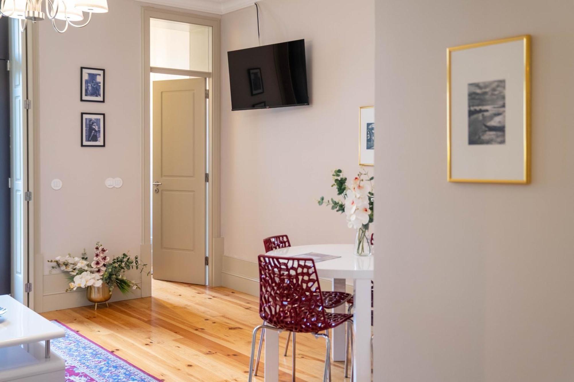 Unique: 1br W/ Private Patio By Lovelystay