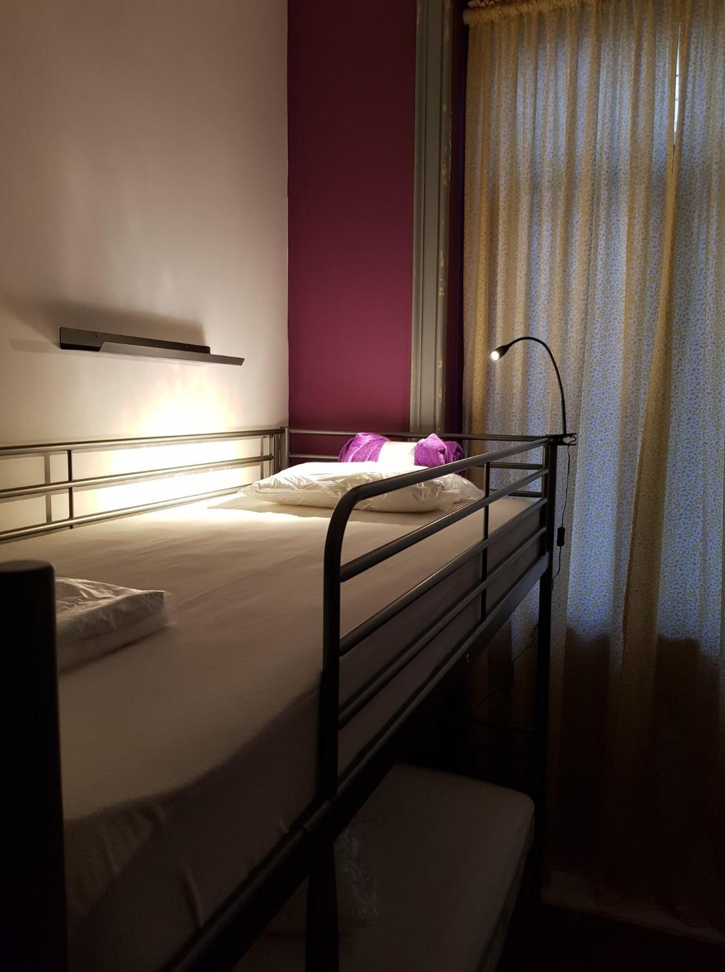 Hostal By Doors *