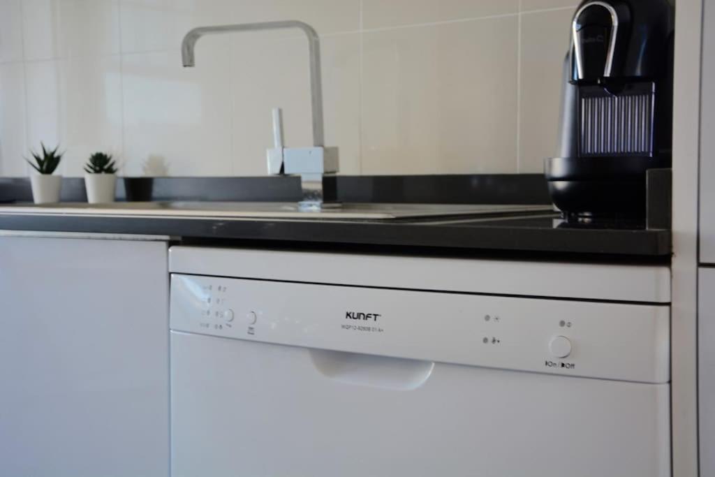 Apartamento Feel Ribeira - Riverfront Charm