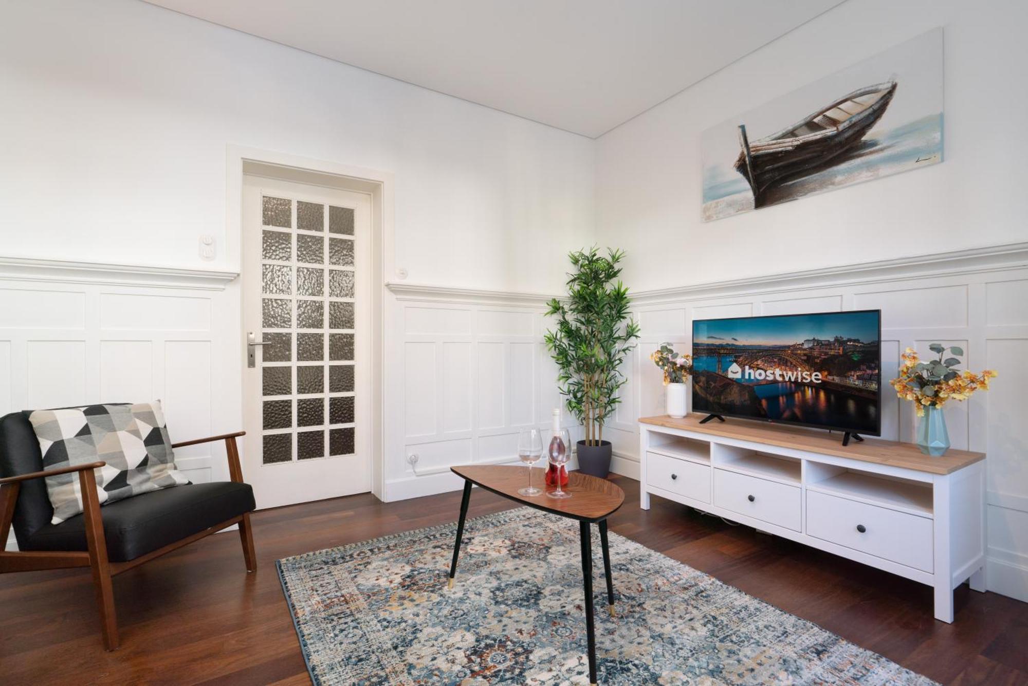 Host Wise - Rustic Flats Porto