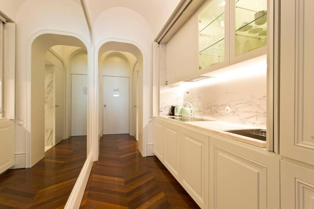 Boutique Rentals- The Clerigos W/ Patio
