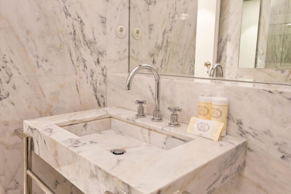 Boutique Rentals- The Clerigos W/ Patio Oporto