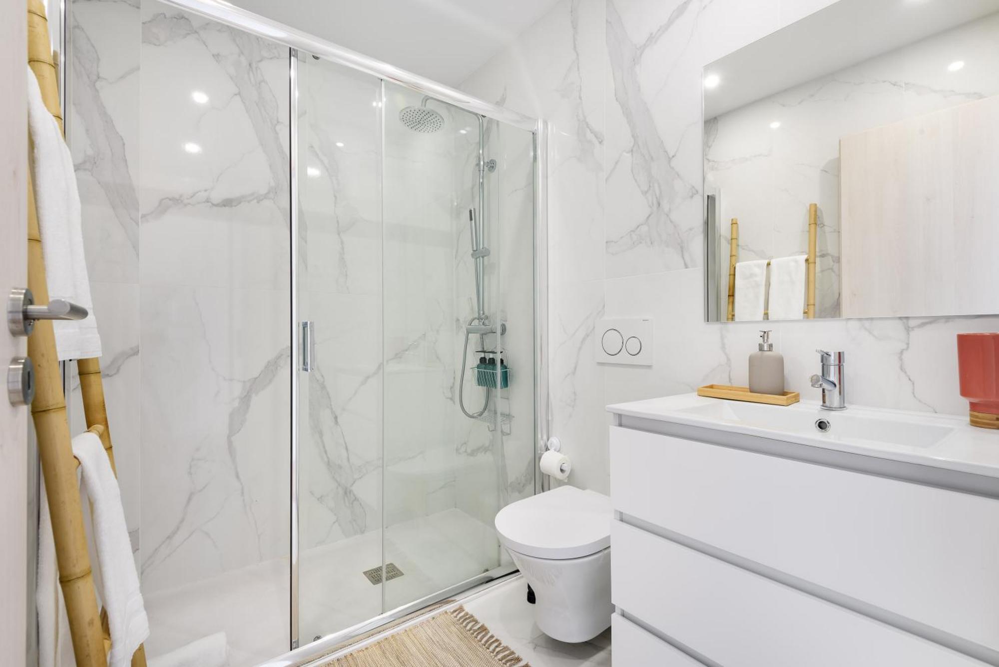 Lovely 2-bed In The Centre With A Sunny Balcony Apartamento Oporto