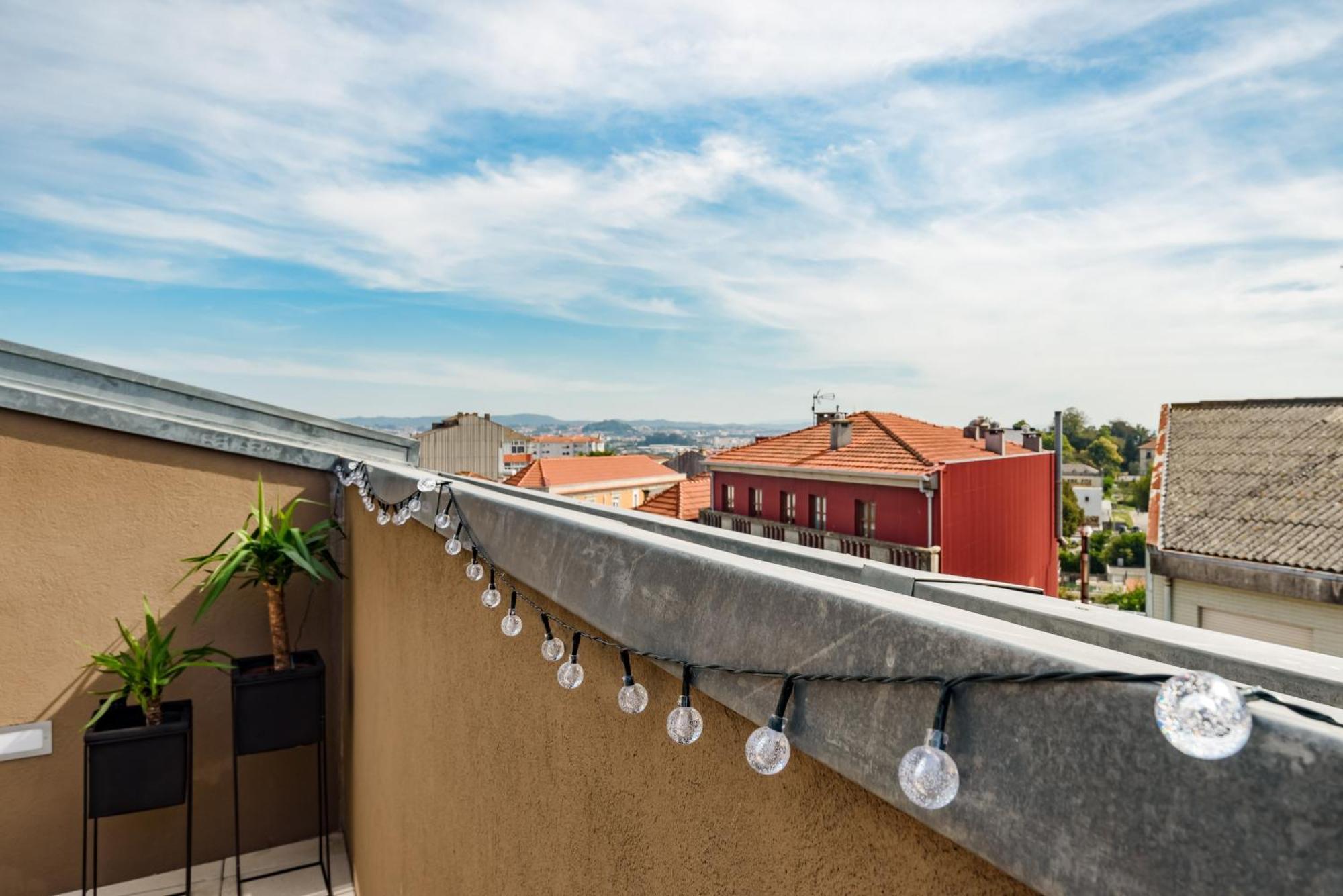 Lovely 2-bed In The Centre With A Sunny Balcony Apartment Porto