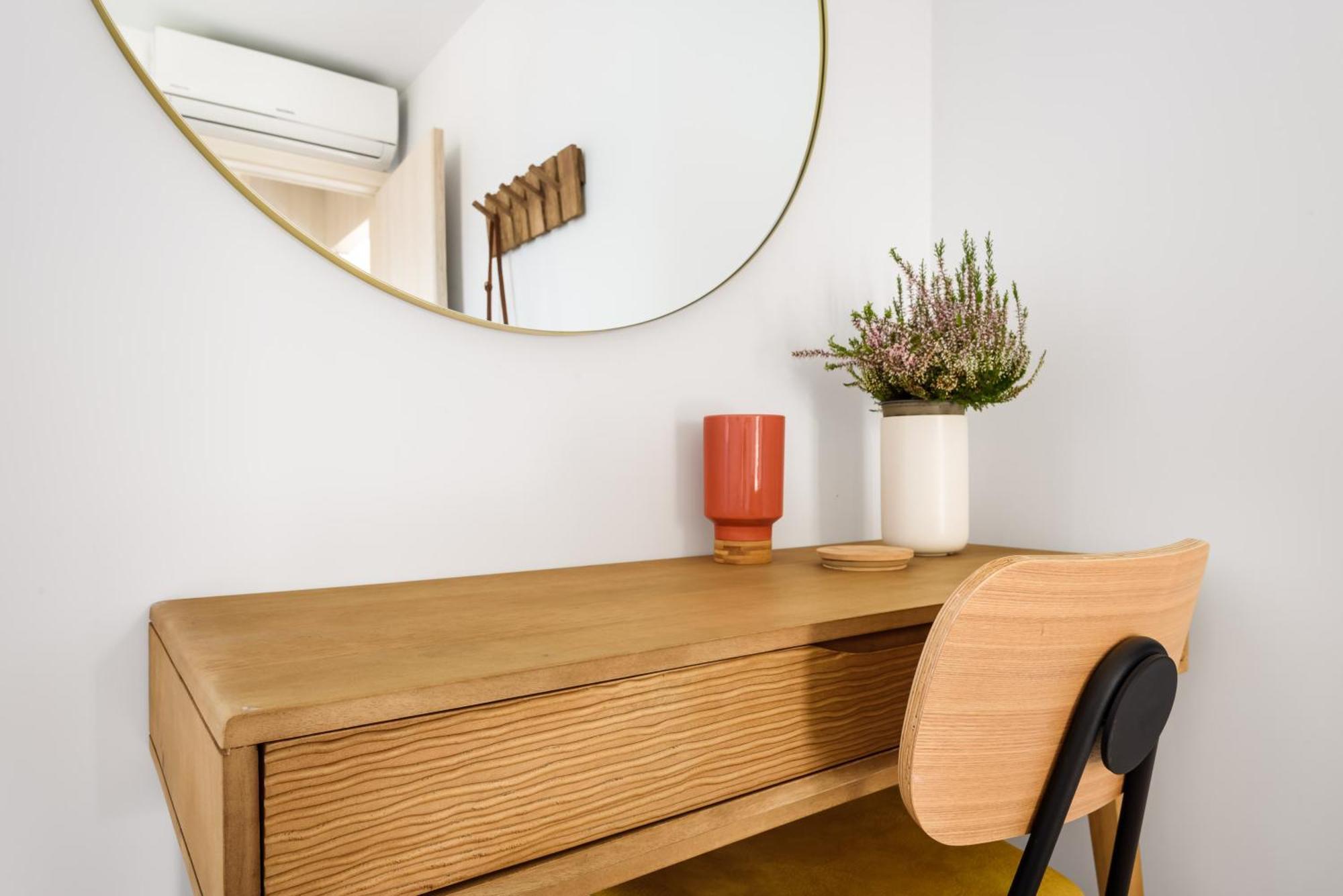 Lovely 2-bed In The Centre With A Sunny Balcony *