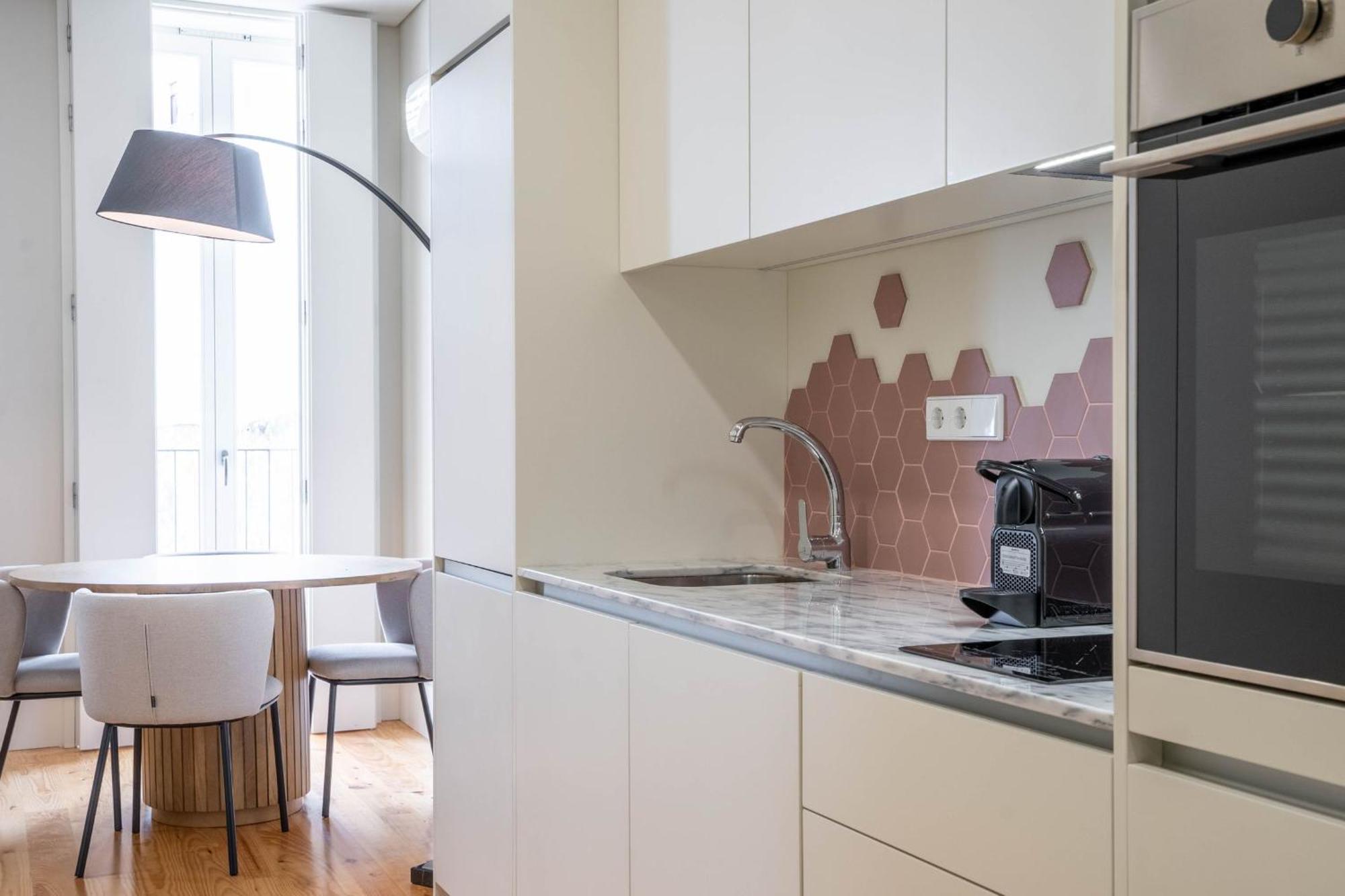 Apartamento Formosa With Balcony By Lovelystay