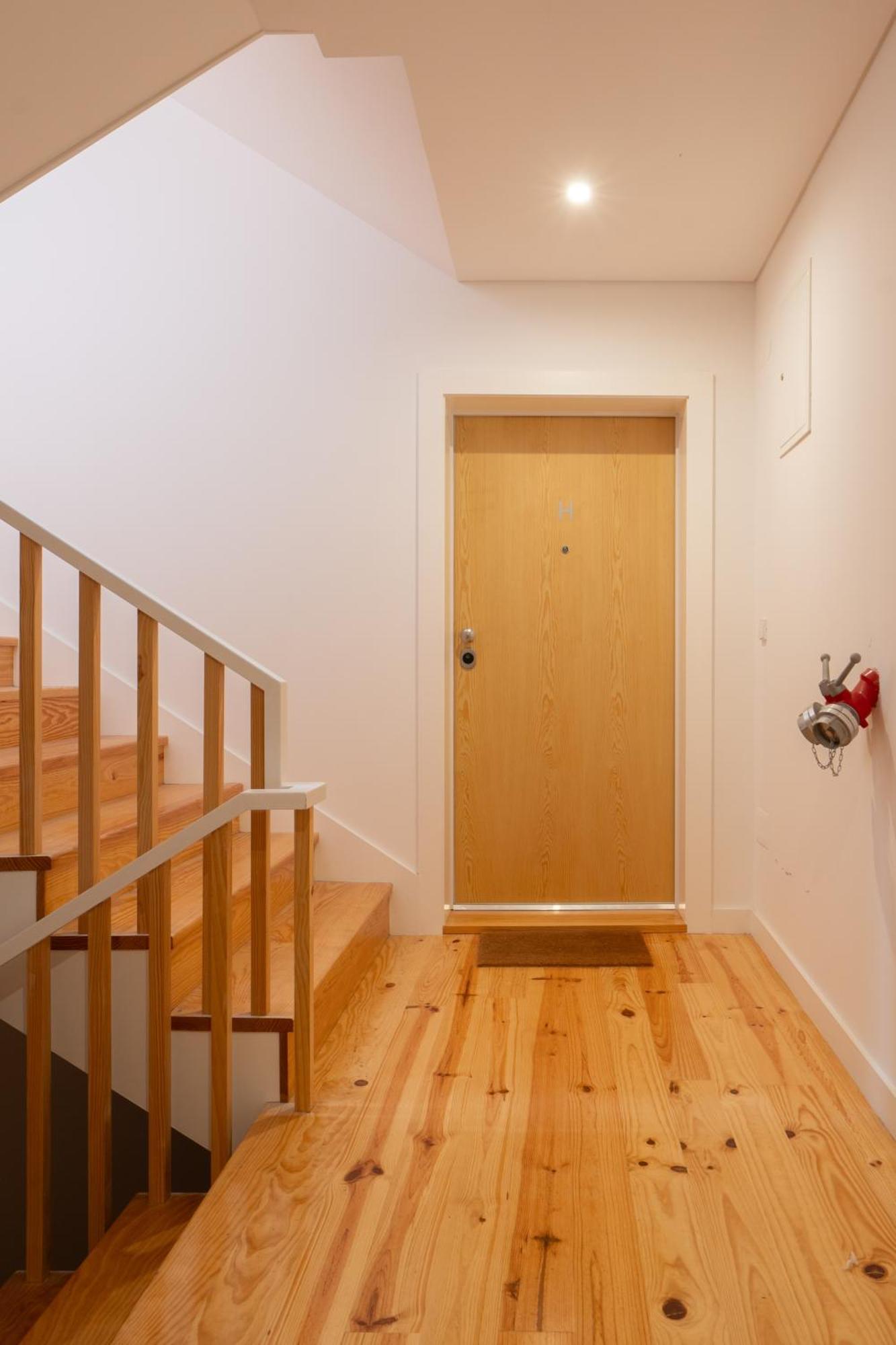 Host Wise - Modern Urban Flat * Oporto