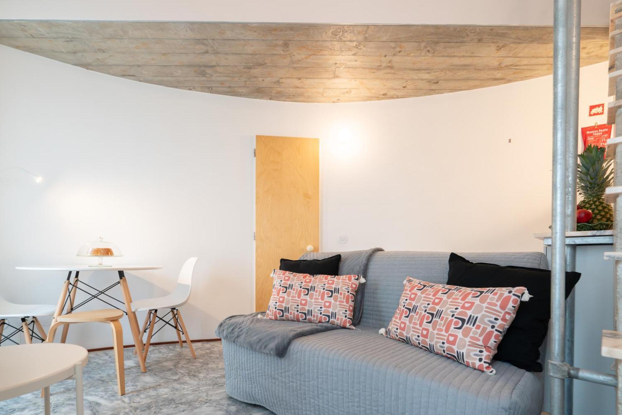 Host Wise - Quiet Colourful House - Garden * Oporto