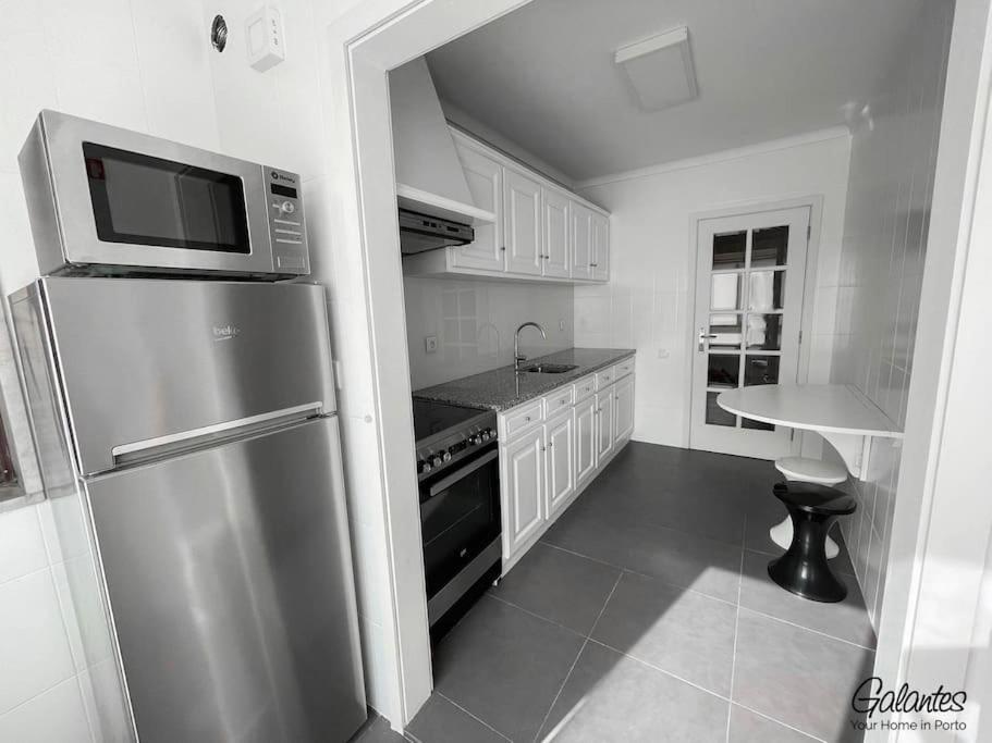 Downtown Spacious Flat In A Calm Street Apartment *