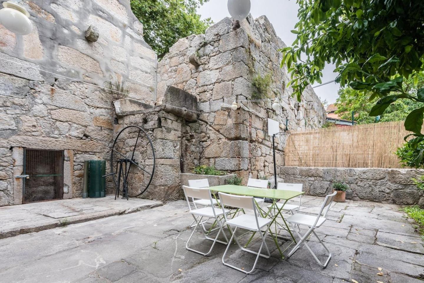 Guestready - Historic Courtyard Townhouse *