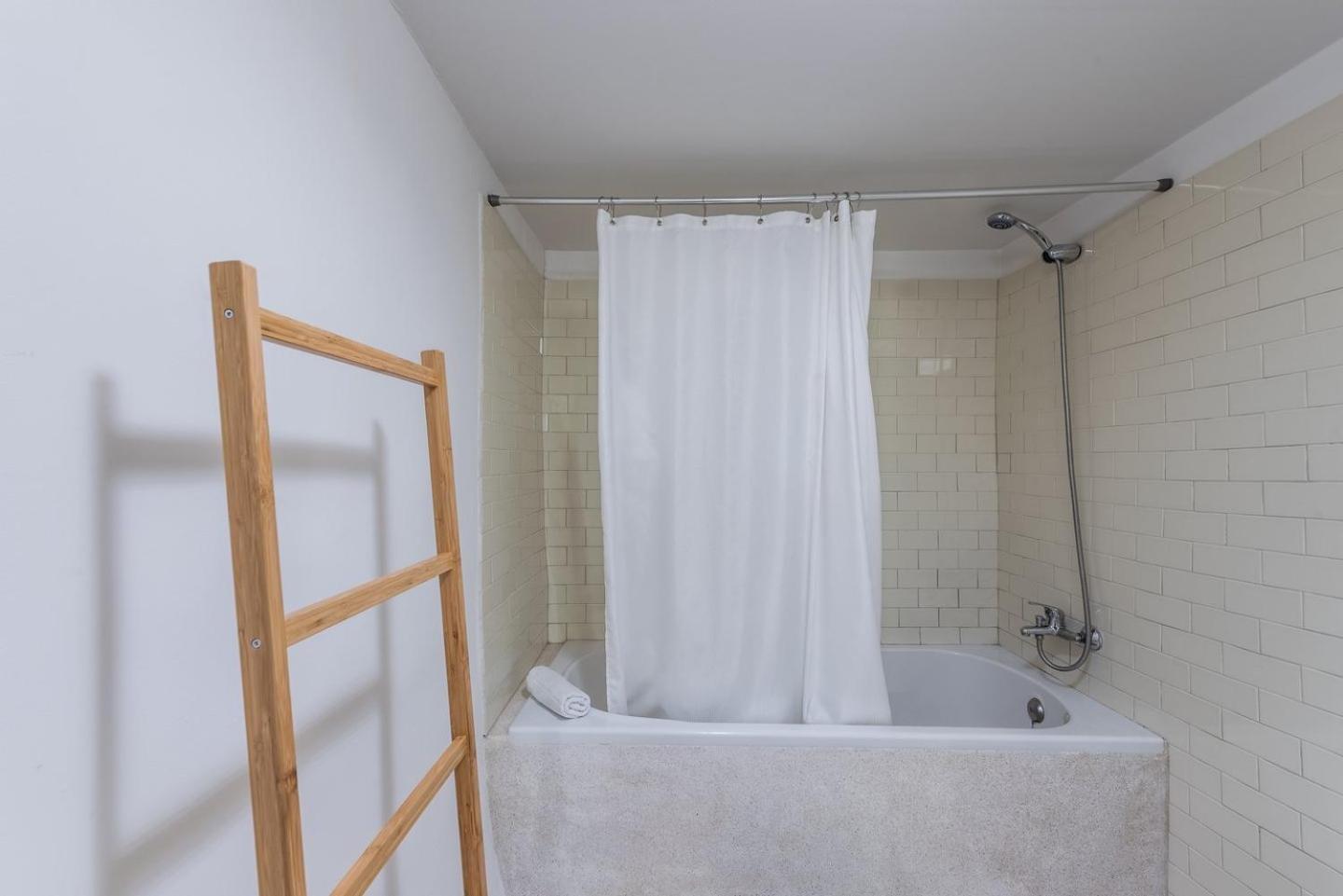 Guestready - Historic Courtyard Townhouse *