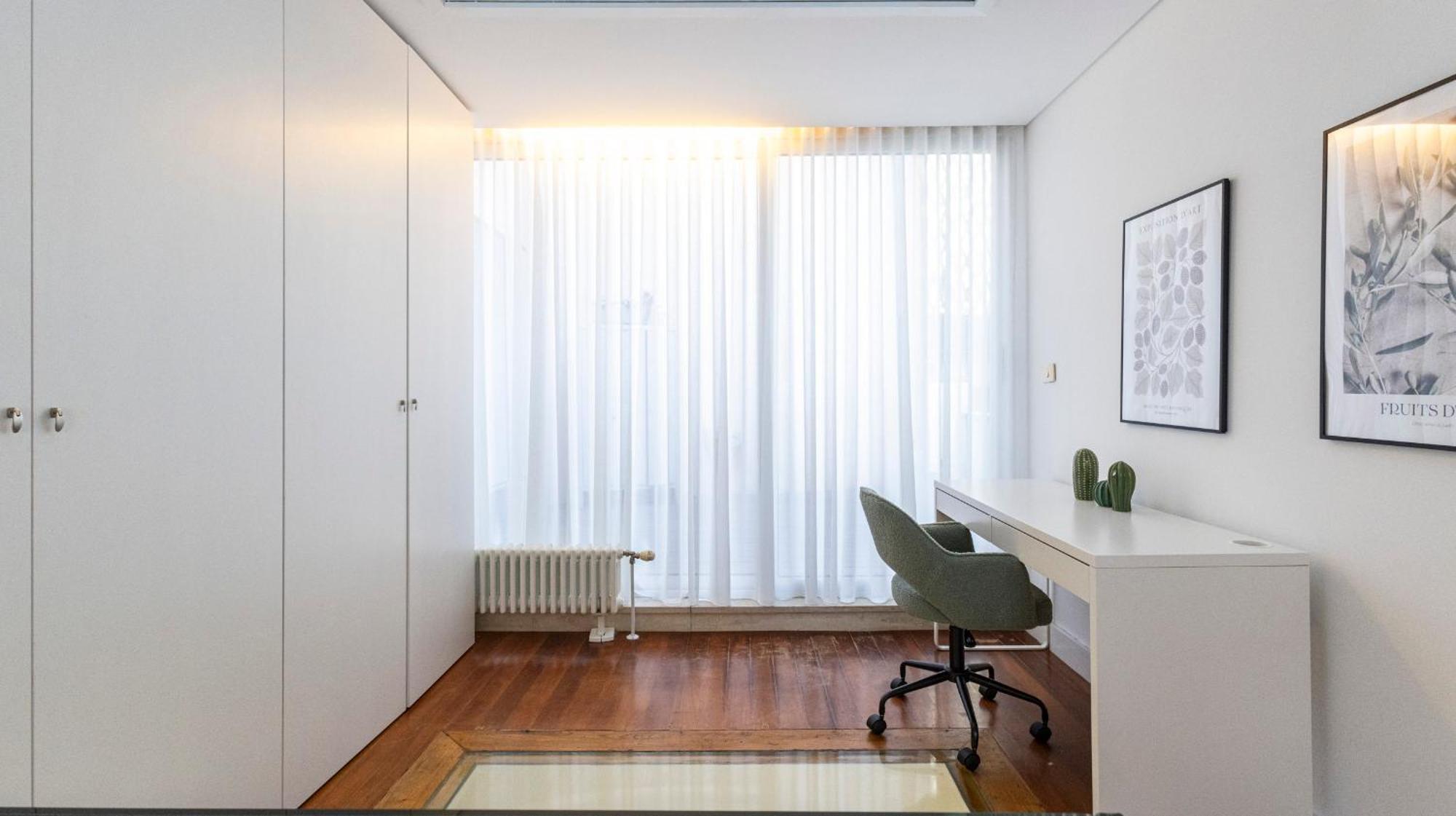 Apartamento Fabrica Three-story Charm By Lovelystay