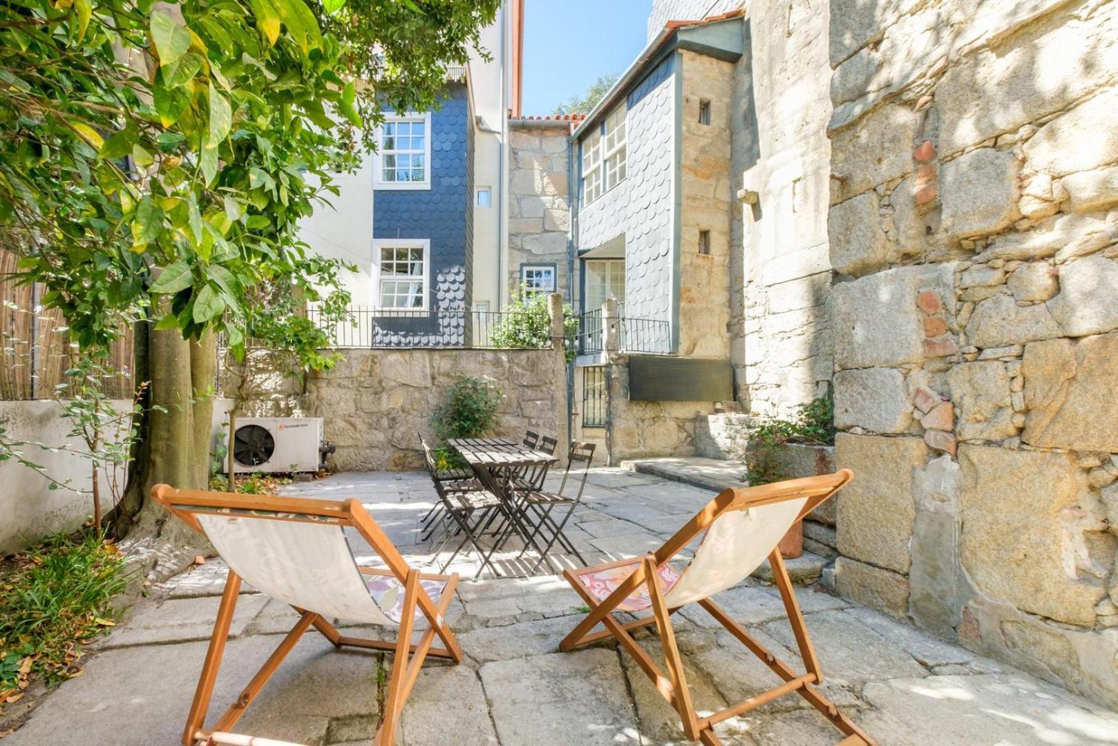 Guestready - Historic Courtyard Townhouse Oporto