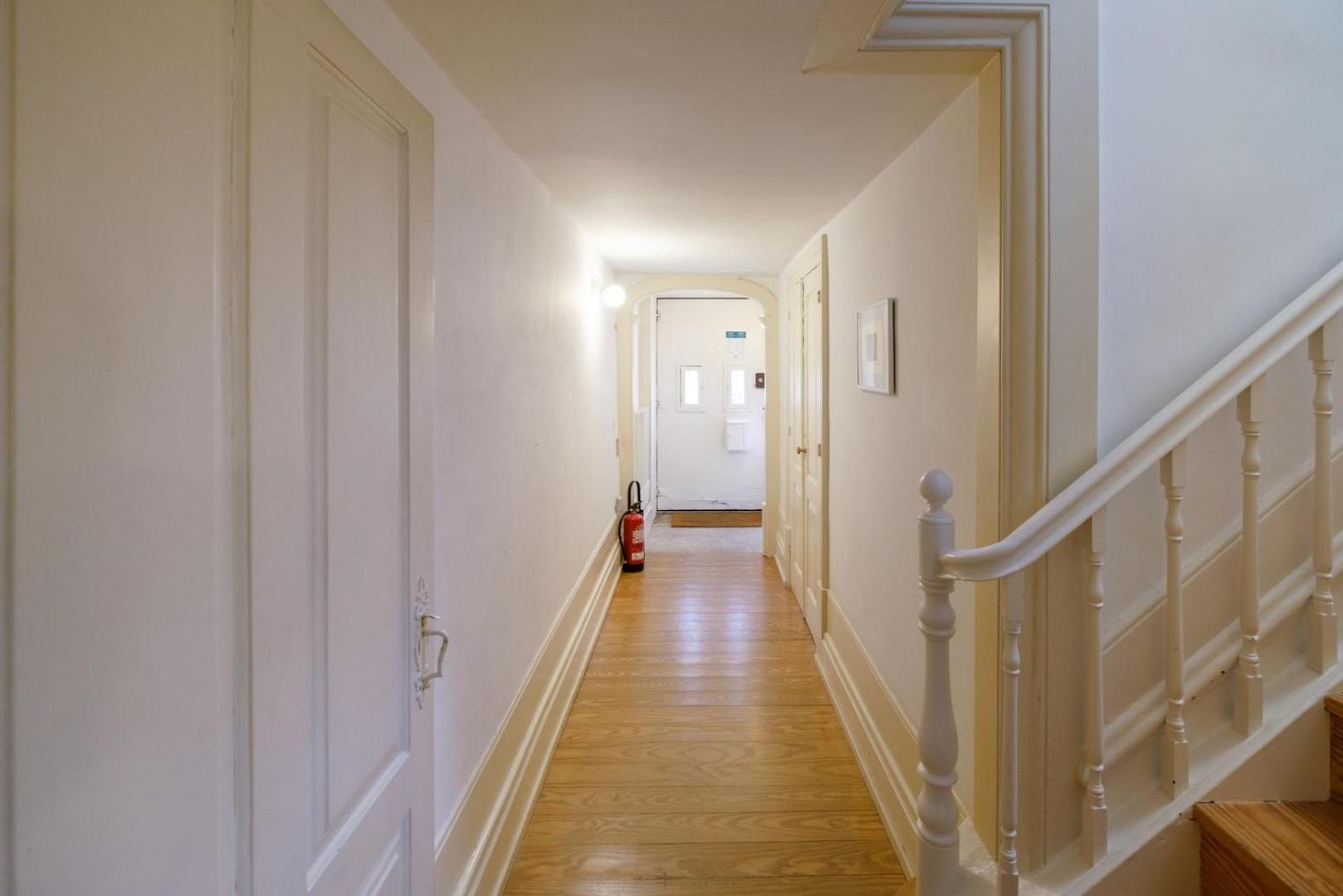 Guestready - Historic Courtyard Townhouse * Oporto