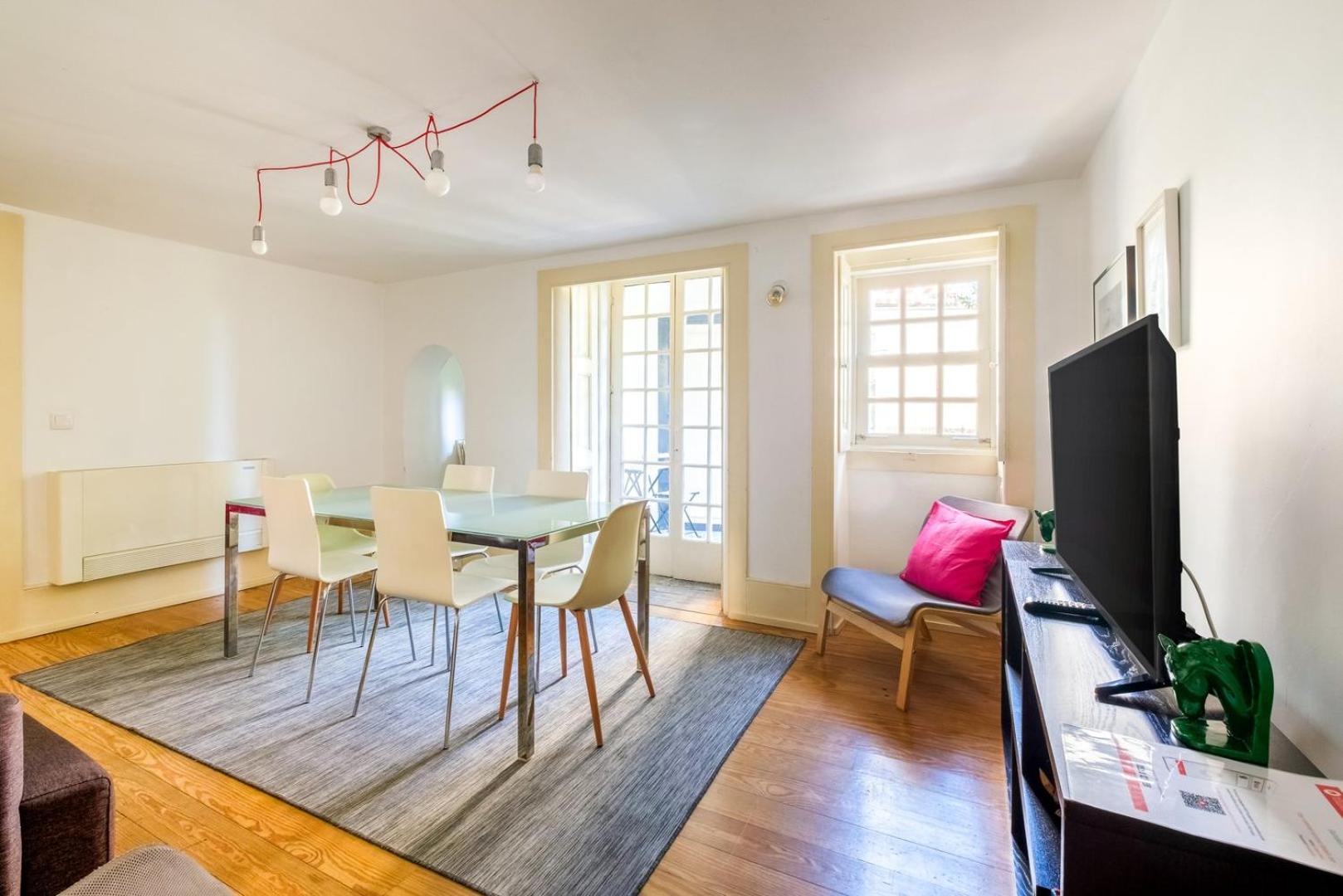 Guestready - Historic Courtyard Townhouse Oporto