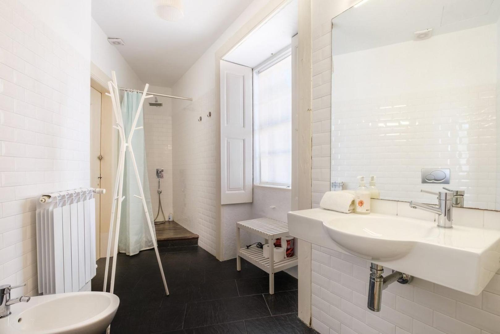 Сasa de vacaciones Guestready - Historic Courtyard Townhouse
