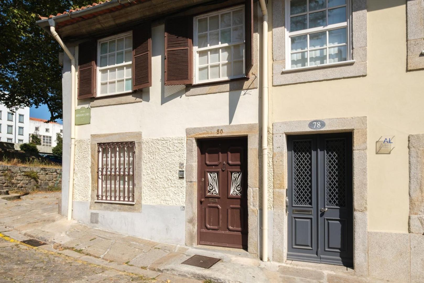 Guestready - Historic Courtyard Townhouse Oporto