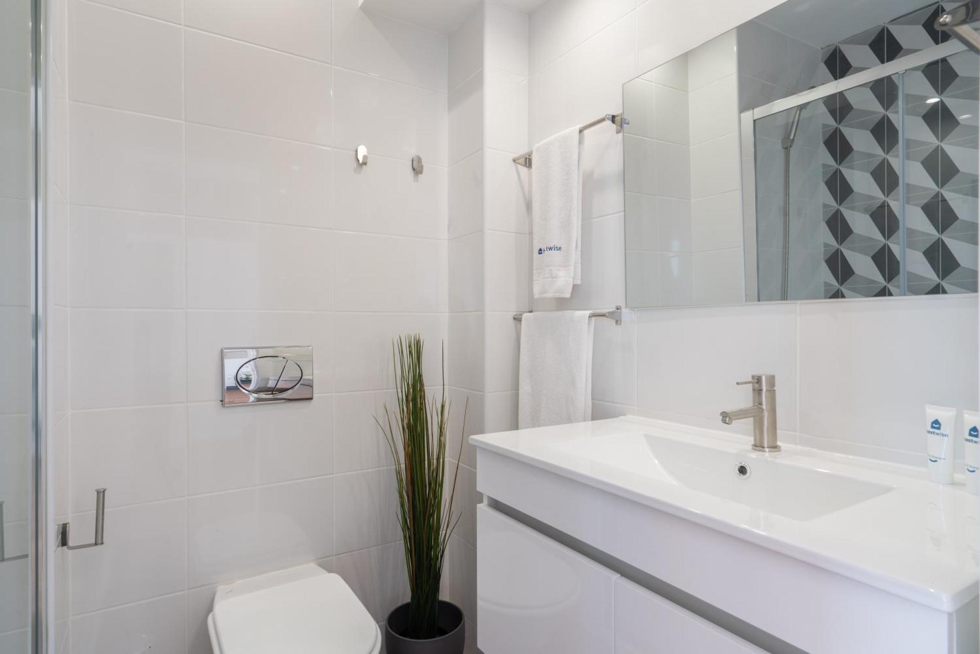 Apartamento Host Wise - Sunny Bright Flat W Balcony