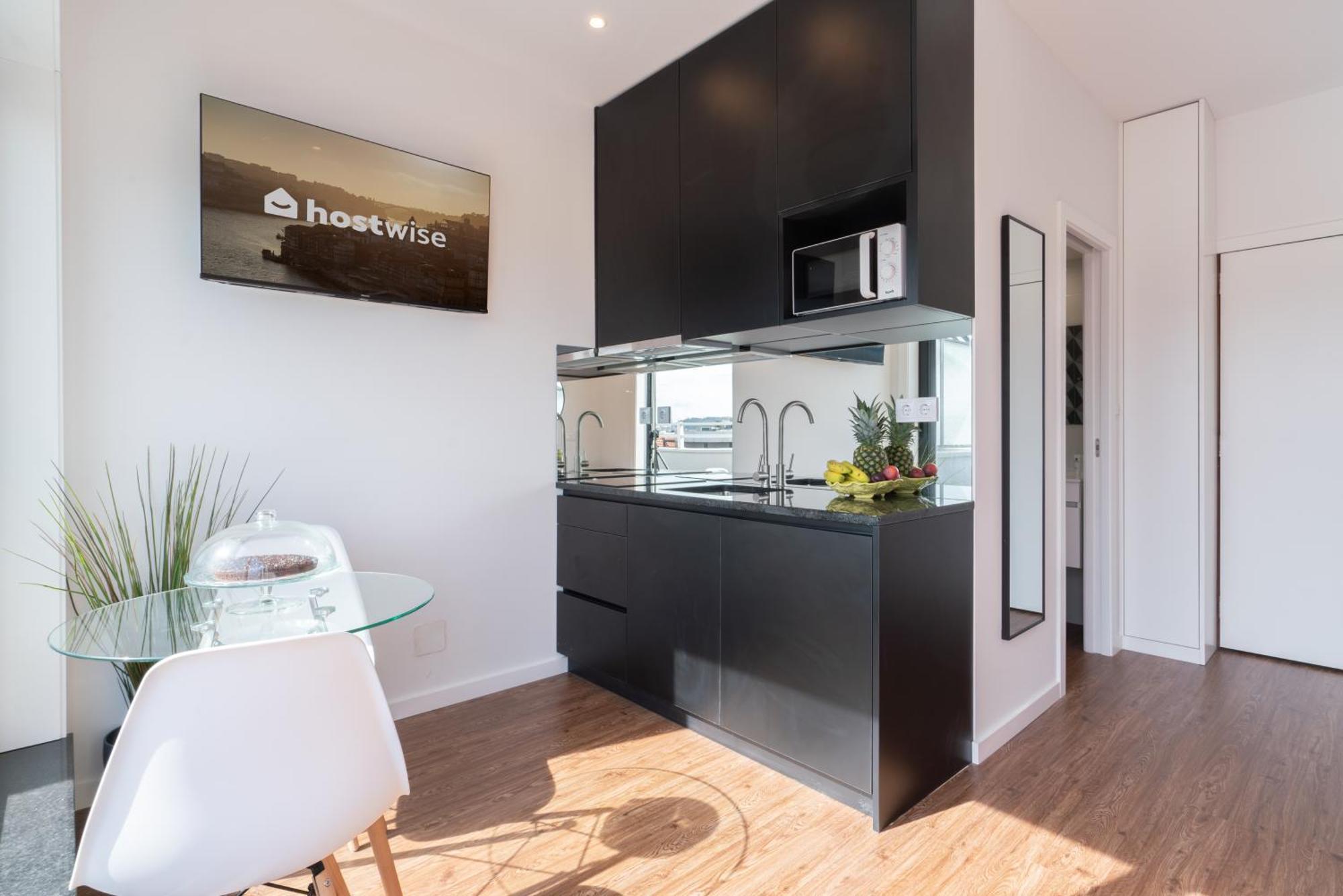 Host Wise - Sunny Bright Flat W Balcony * Oporto