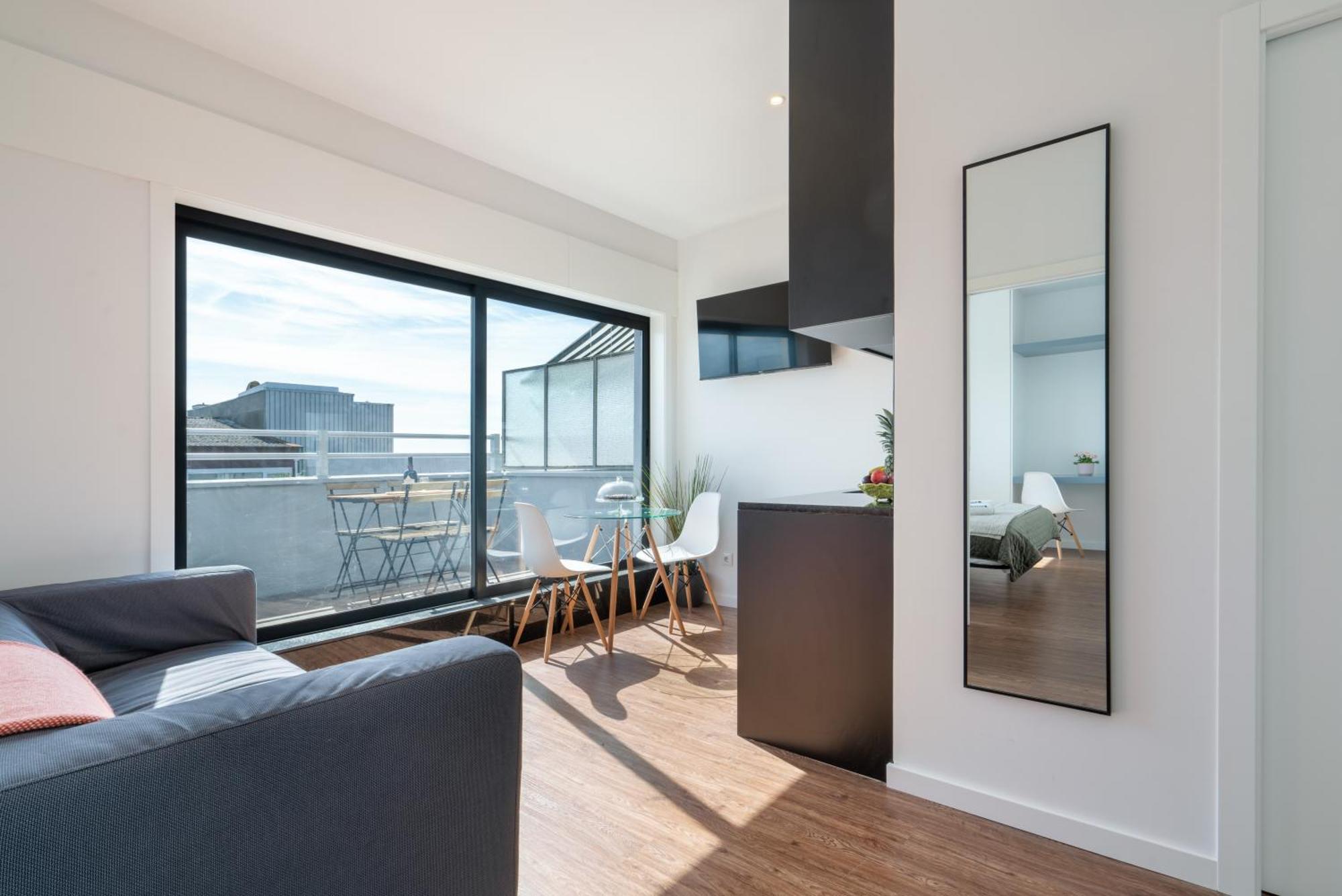 Apartamento Host Wise - Sunny Bright Flat W Balcony