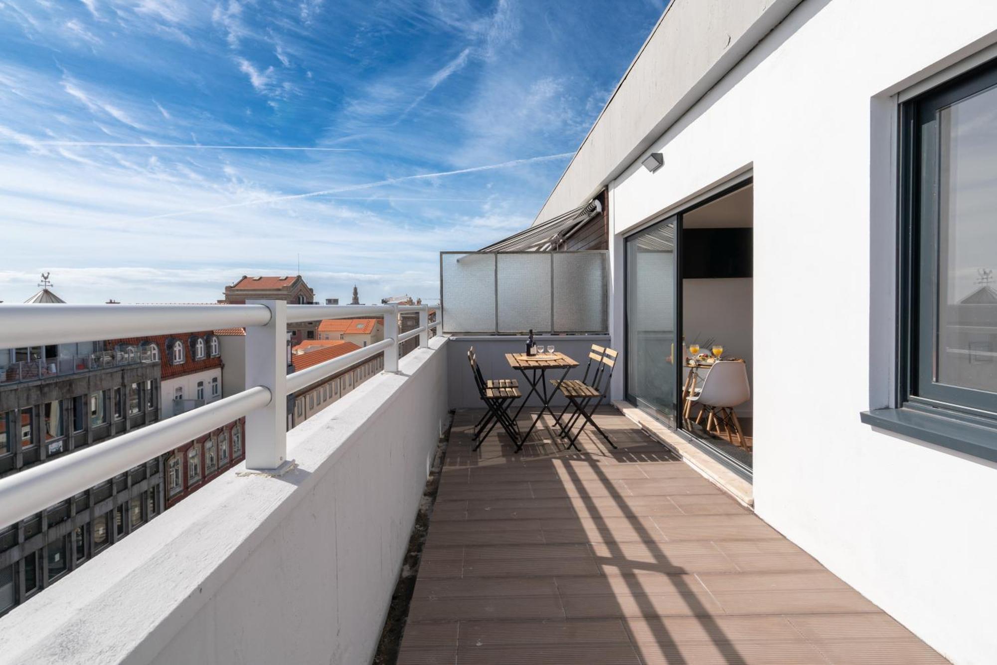 Host Wise - Sunny Bright Flat W Balcony * Oporto