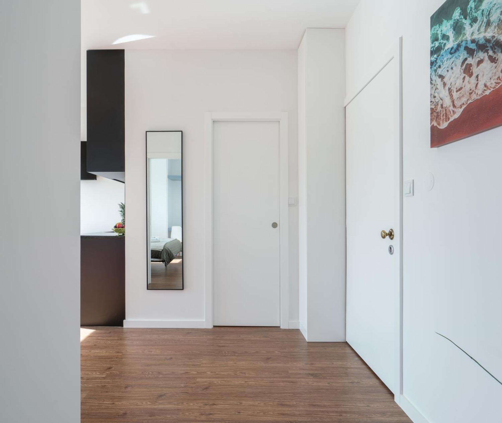 Apartamento Host Wise - Sunny Bright Flat W Balcony