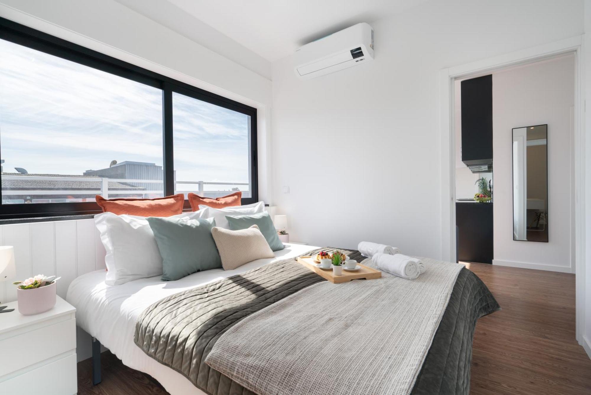 Apartamento Host Wise - Sunny Bright Flat W Balcony