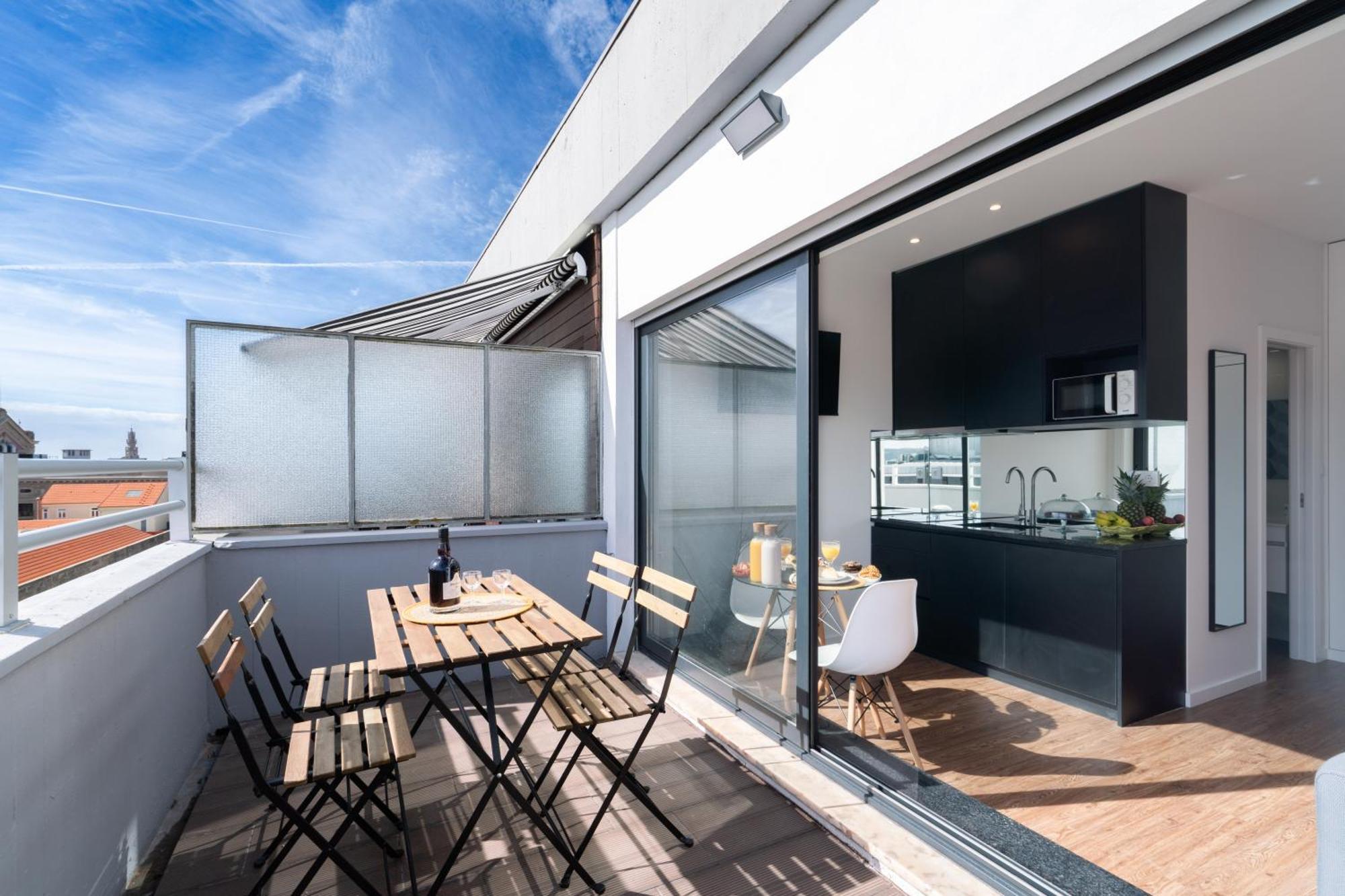Host Wise - Sunny Bright Flat W Balcony * Oporto