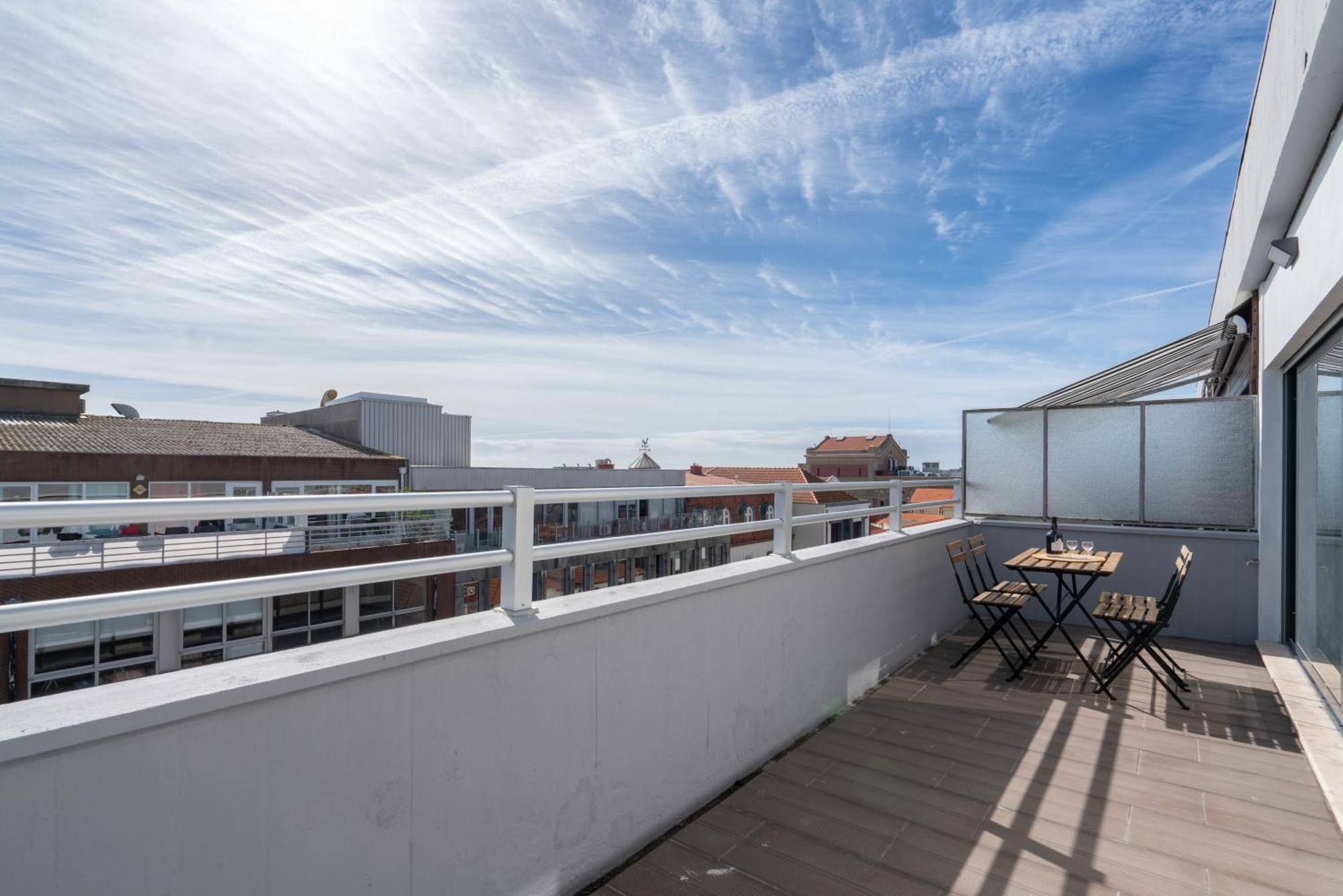 Host Wise - Sunny Bright Flat W Balcony
