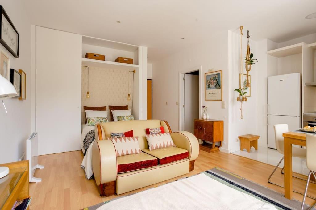 Sunny Priorado Vintage With Balcony Apartamento *
