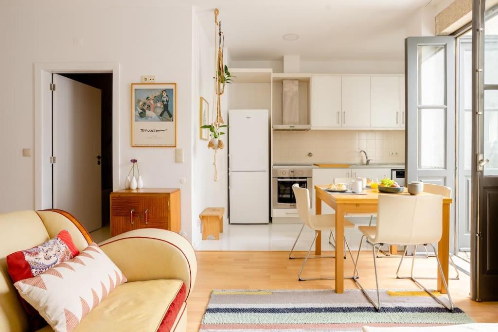 Sunny Priorado Vintage With Balcony Apartamento Oporto