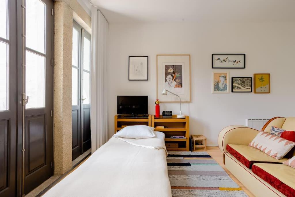 Sunny Priorado Vintage With Balcony Apartamento