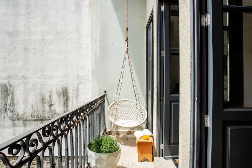 Sunny Priorado Vintage With Balcony Apartamento