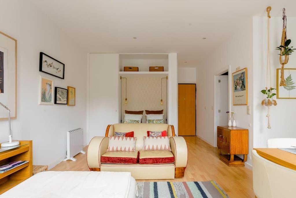 Sunny Priorado Vintage With Balcony * Oporto